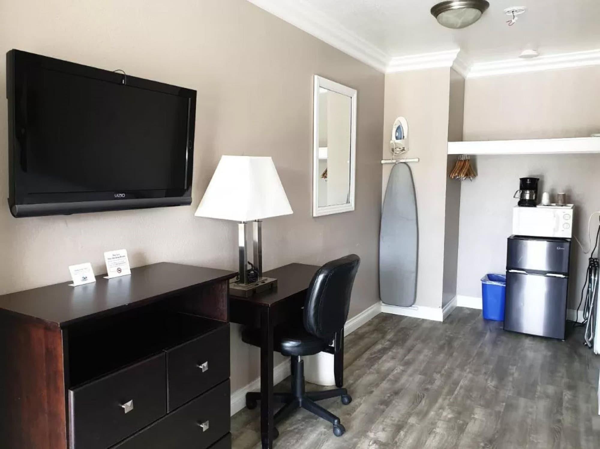 Travelodge Lompoc Bagian luar foto