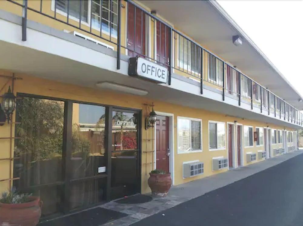 Travelodge Lompoc Bagian luar foto
